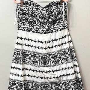 White House Black Market - Black & White Patterned Dress - Timeless Elegance